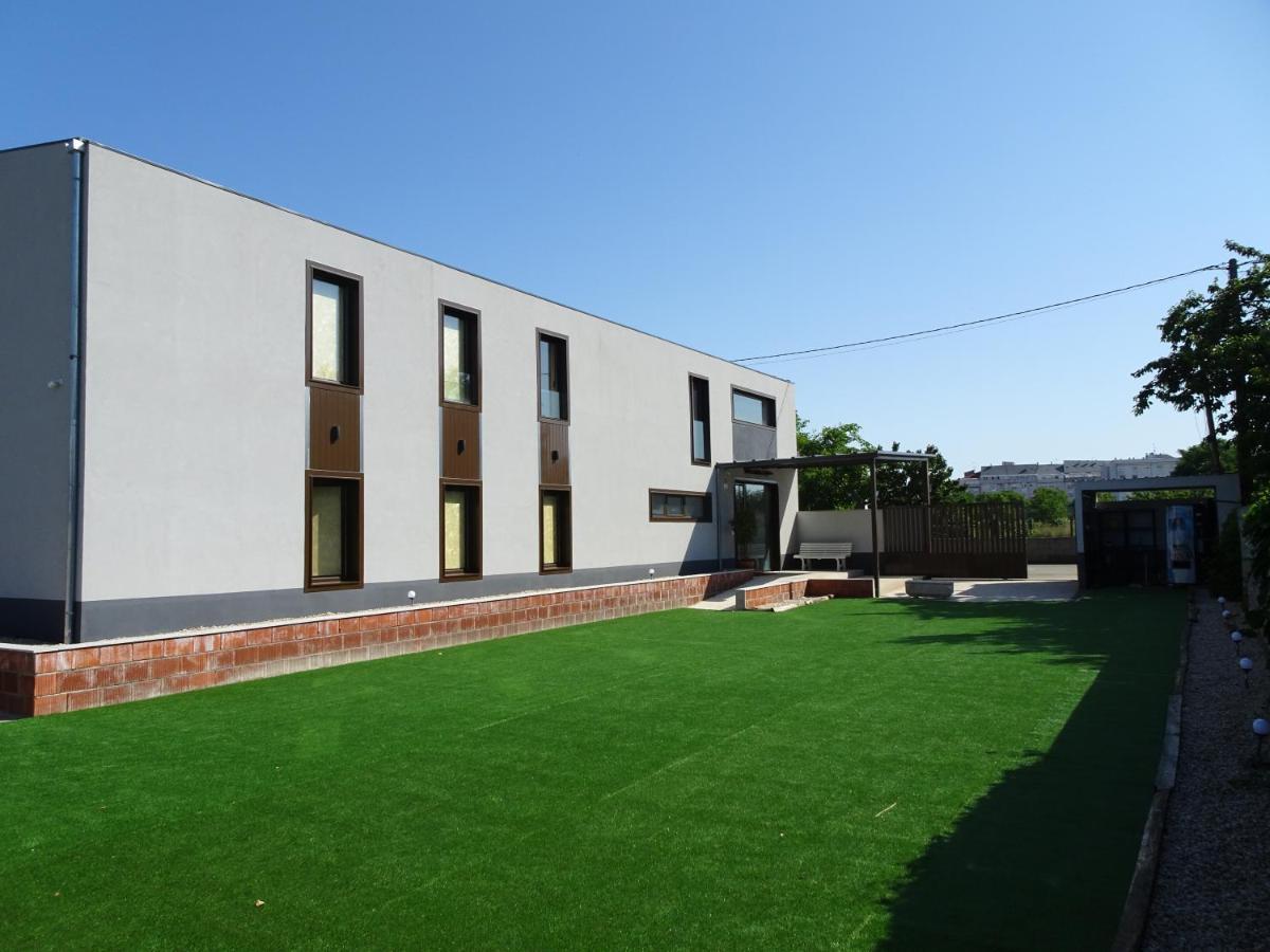 Albergue Santiago 15 Monforte مونفورتي دي ليموس المظهر الخارجي الصورة