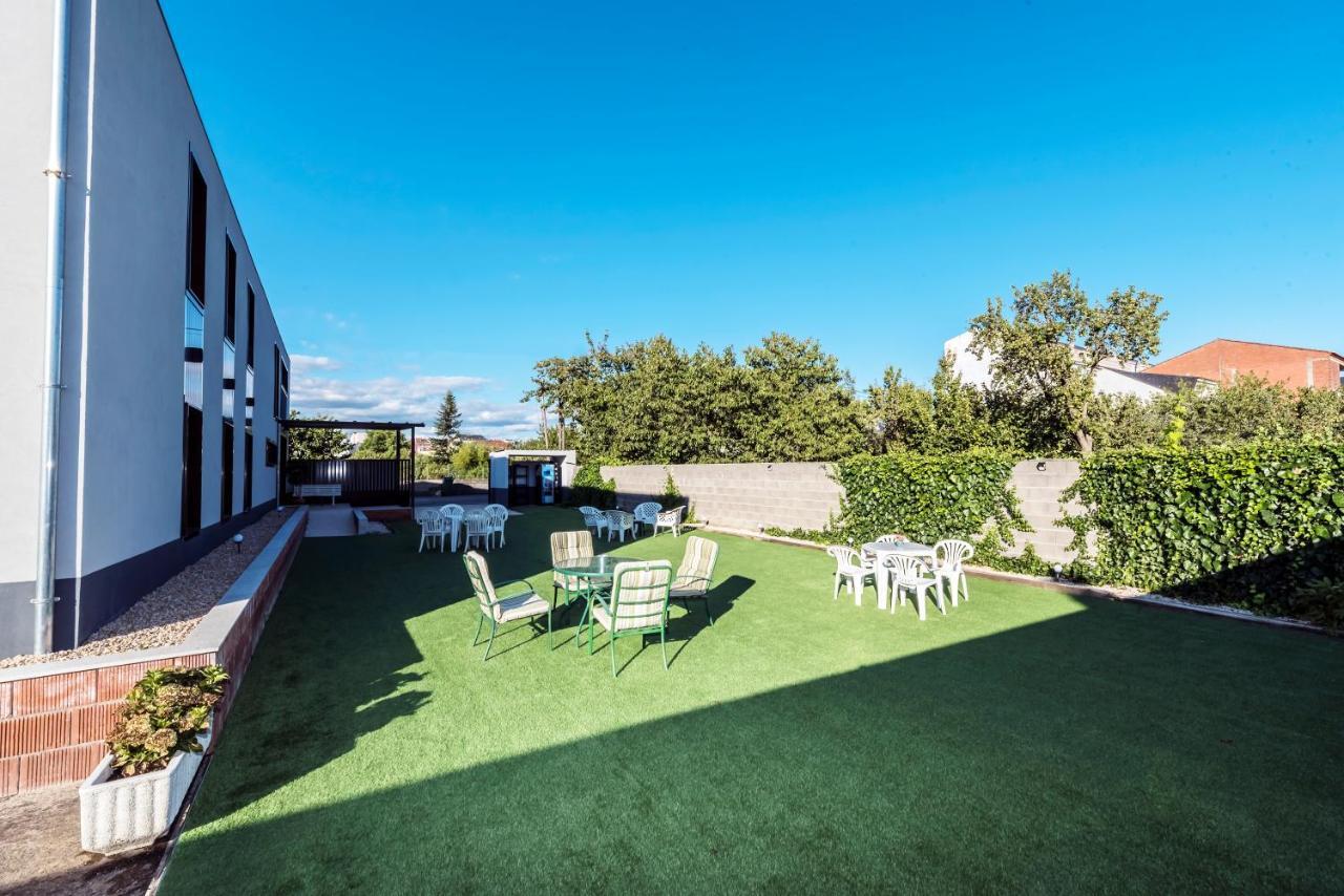Albergue Santiago 15 Monforte مونفورتي دي ليموس المظهر الخارجي الصورة
